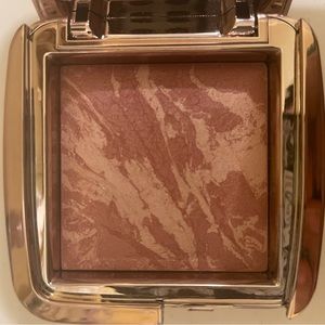Hourglass ambient lighting blush
